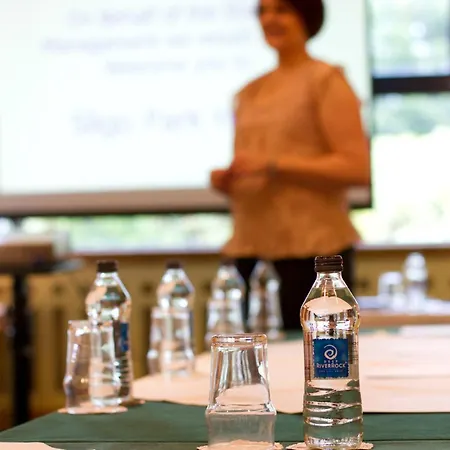 فندق Park & Leisure Club