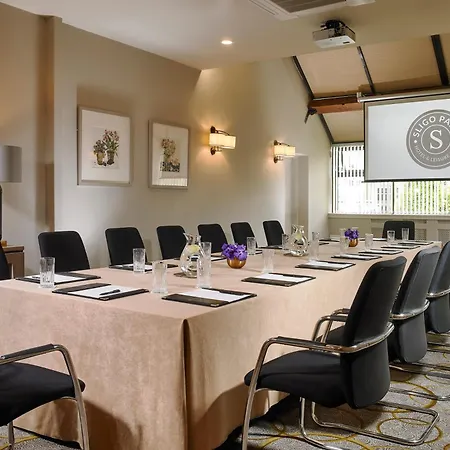 فندق Park & Leisure Club